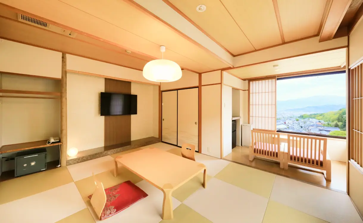 画像:【角部屋】和室10畳＋広縁 内観