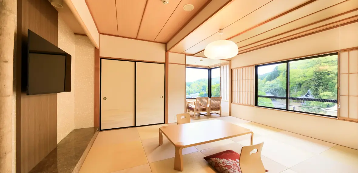 画像:【角部屋】和室10畳＋広縁 内観