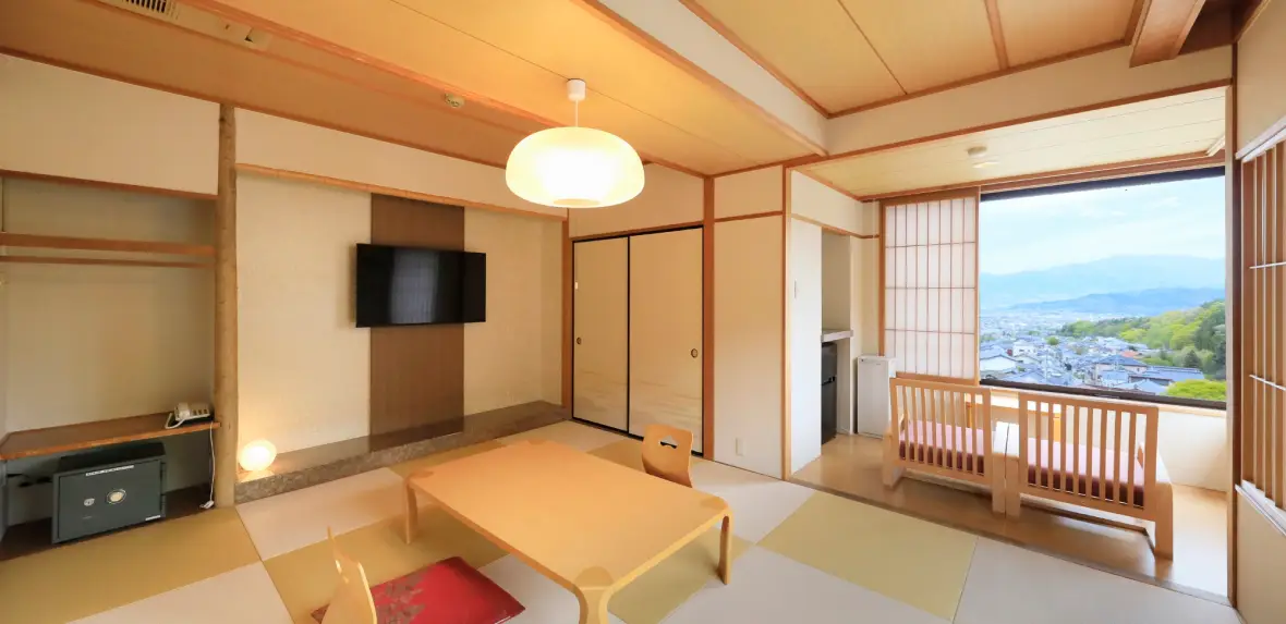 画像:【角部屋】和室10畳＋広縁 内観