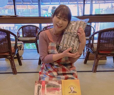 食い系アイドル!!糸ちゃん♥兄貴の前乗りお土産に本領発揮!!笑笑 メインイメージ画像