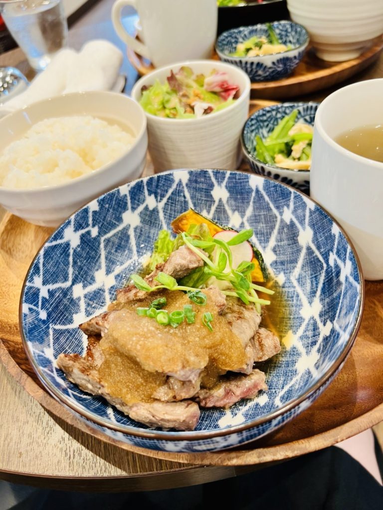 お肉が美味しくて❤️ ステーキ丼‼️‼️ お肉がとろけます❤️ メインイメージ画像