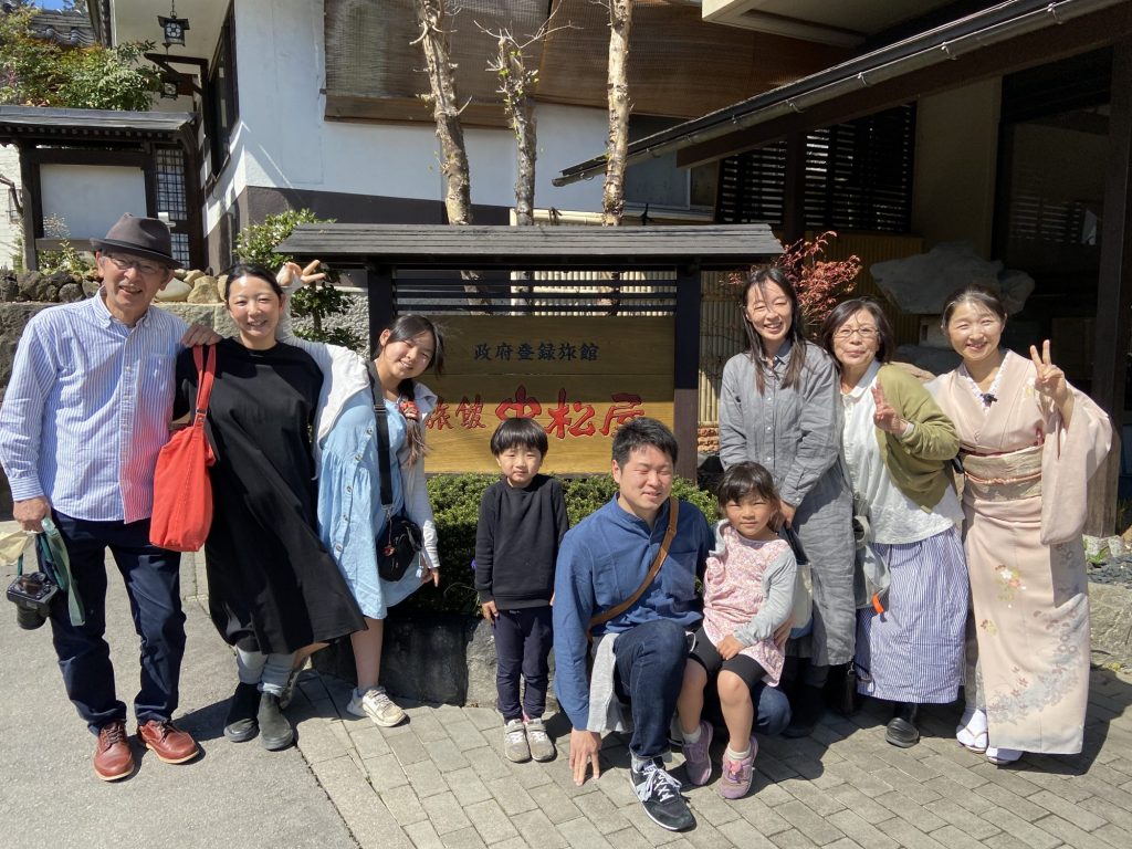 今年も帰ってきた‼️The長岡family 全体写真の謎が解けた⁉️ メインイメージ画像
