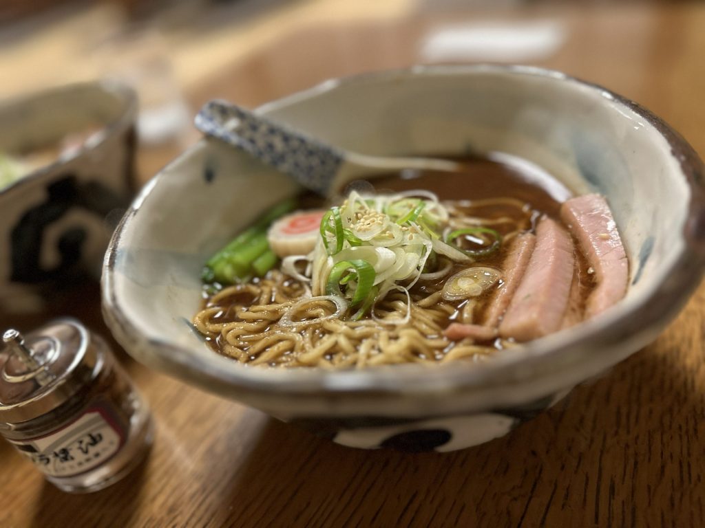 女将ちゃん　夜遅くいいんでしょうか？ラーメンなんて。。 メインイメージ画像