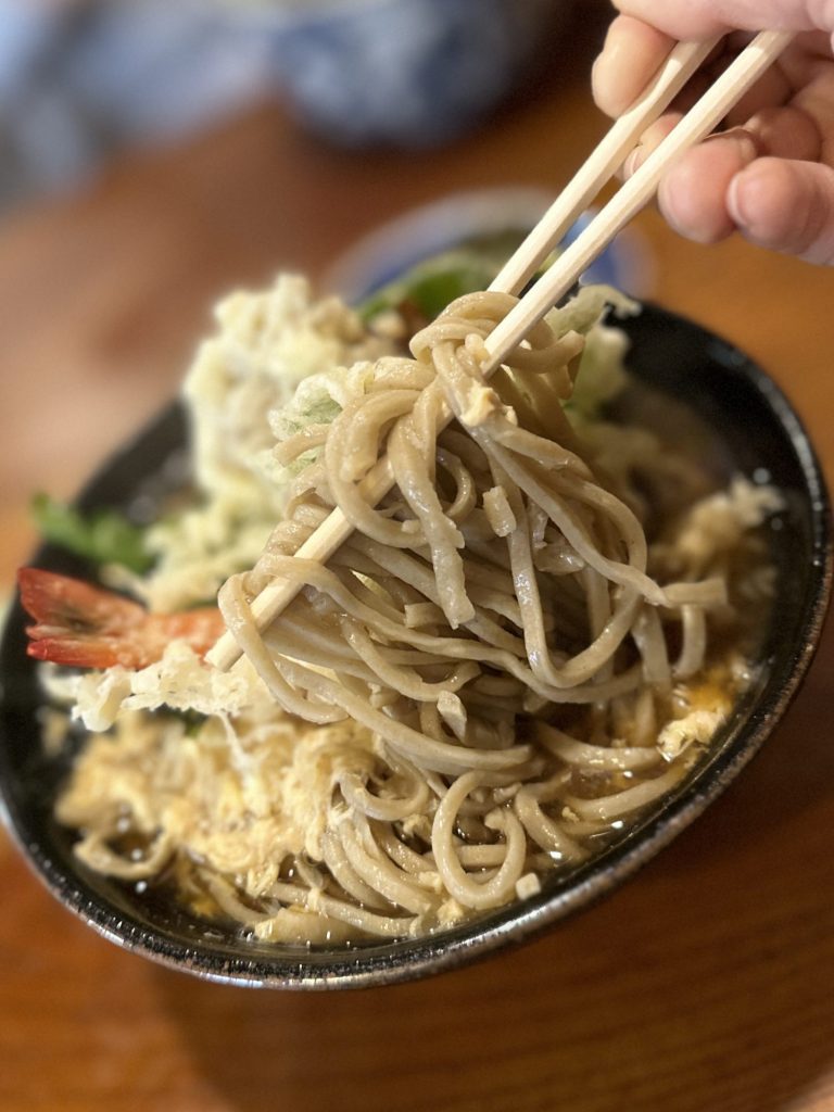 寒い日はあったかい蕎麦だね‼️ボリュームに驚く‼️ メインイメージ画像