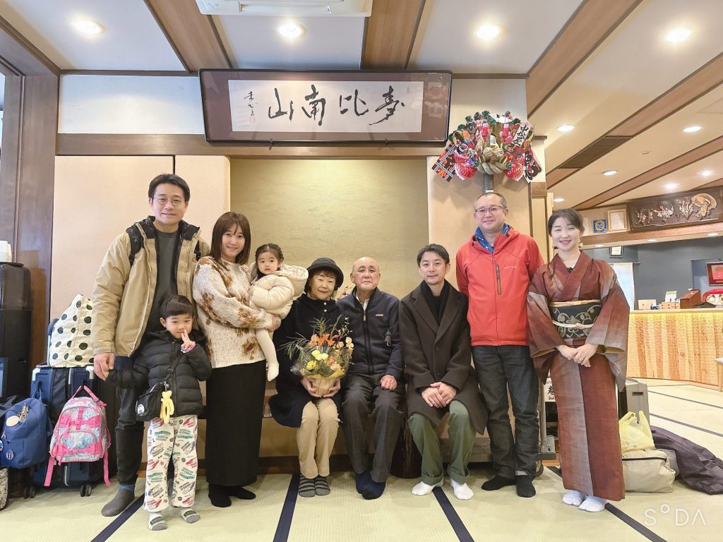 とってもお若い 金婚式ご夫婦 お母さん マスクとれなーい メインイメージ画像