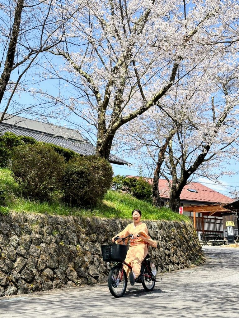 別所温泉 桜🌸満開❢～おてんば女将ちゃんがやってみたかった あれ！🚲～ メインイメージ画像