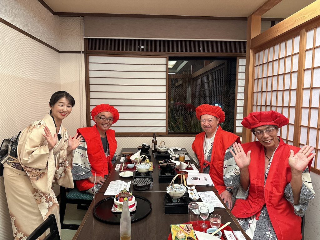 ㊗還暦✨三人で!まさかの赤いちゃんちゃんこ!!笑笑 メインイメージ画像