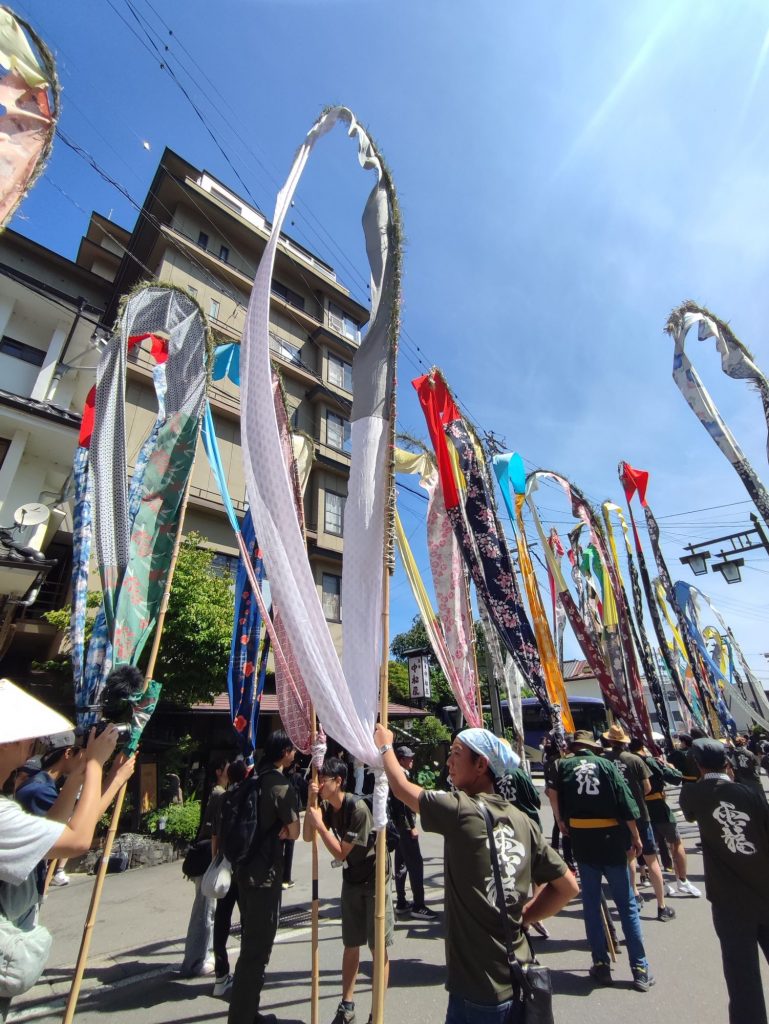 続報 トミちゃん大活躍✨快晴の中 雨乞いのお祭 岳の幟 メインイメージ画像