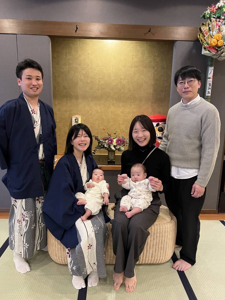 温泉デビュー♨Nちゃん♡Ｋくん♡三か月赤ちゃん同志交信してます(*^^*) メインイメージ画像